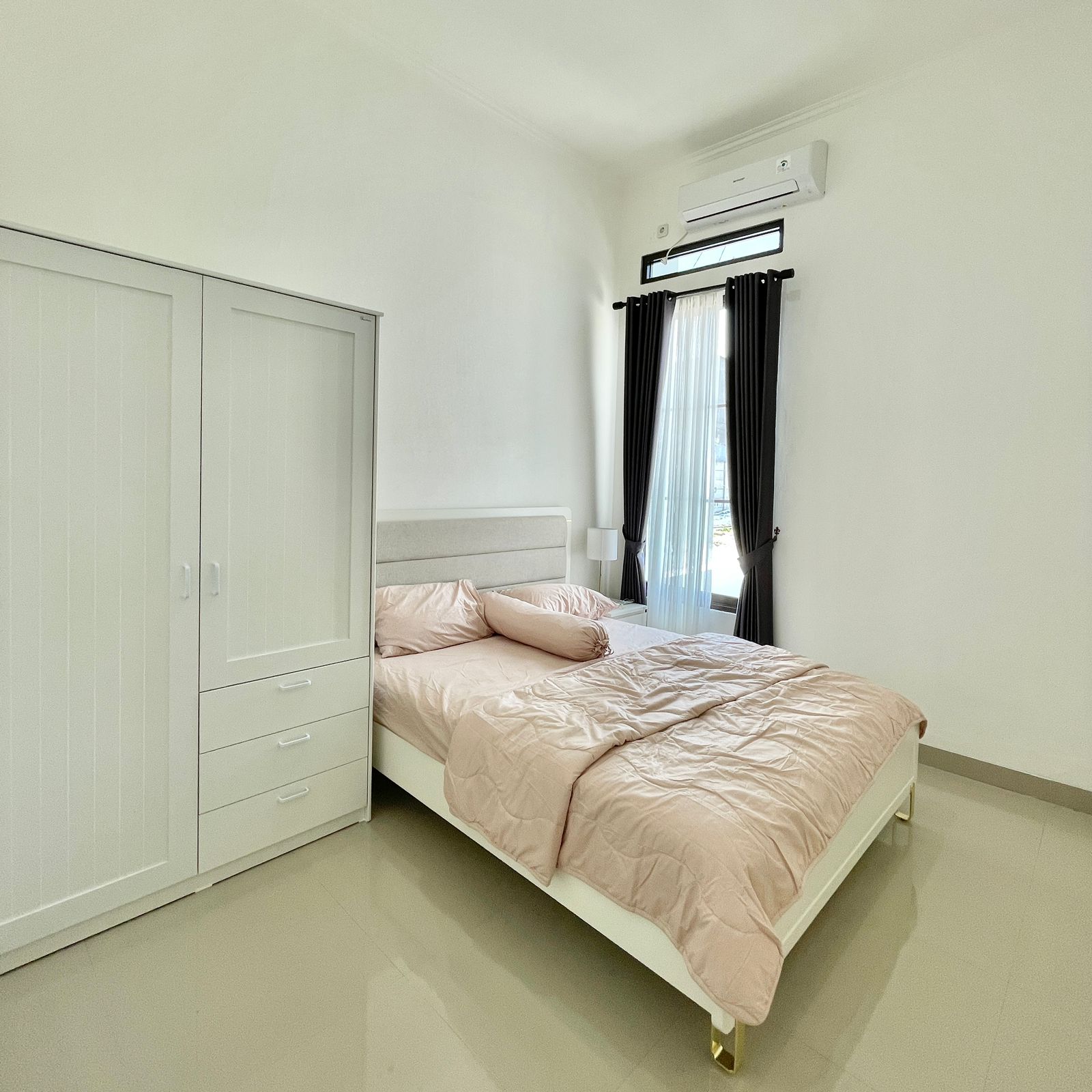 Kamar utama Zia Emerald Tarumajaya